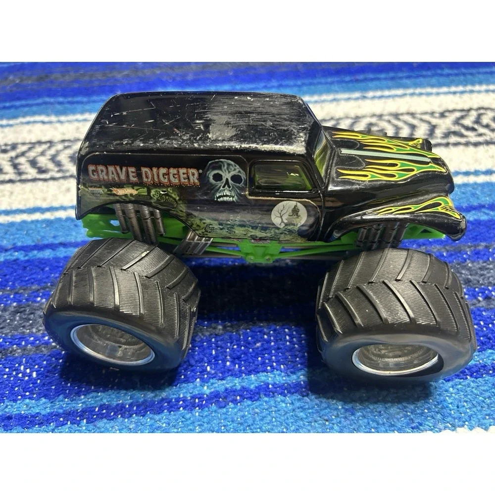 Mattel 2004 Grave Digger Diecast Body 1/24 Hot Wheels Vintage Car Monster Jam